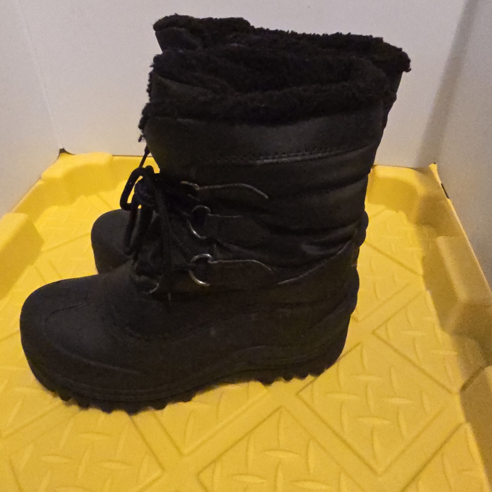 Itasca Kids Black Winter Boots